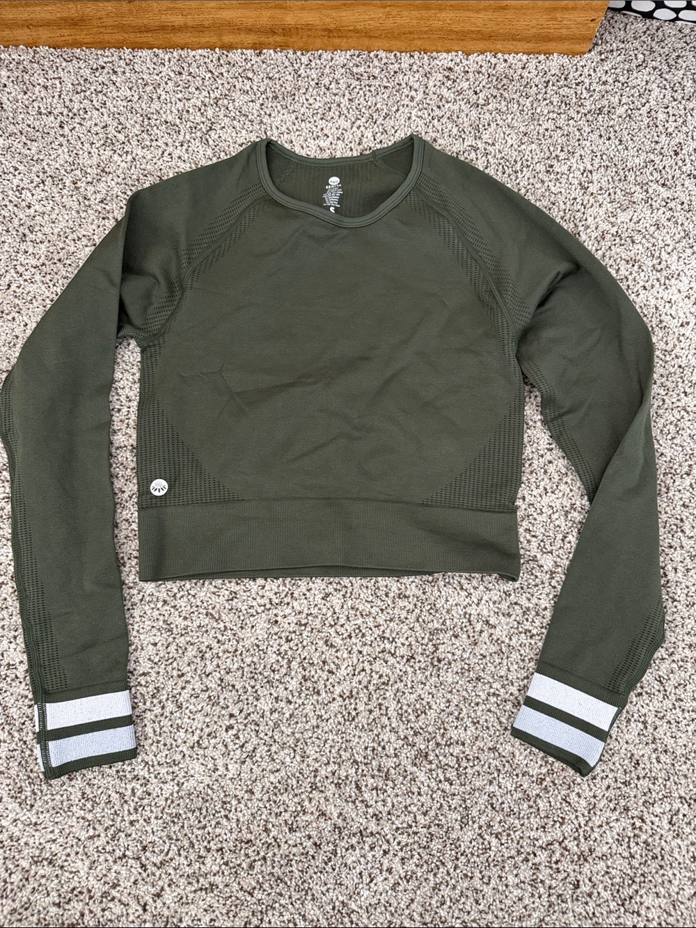 Senita Women's Olive Green Long-Sleeve Cropped Seamless Top